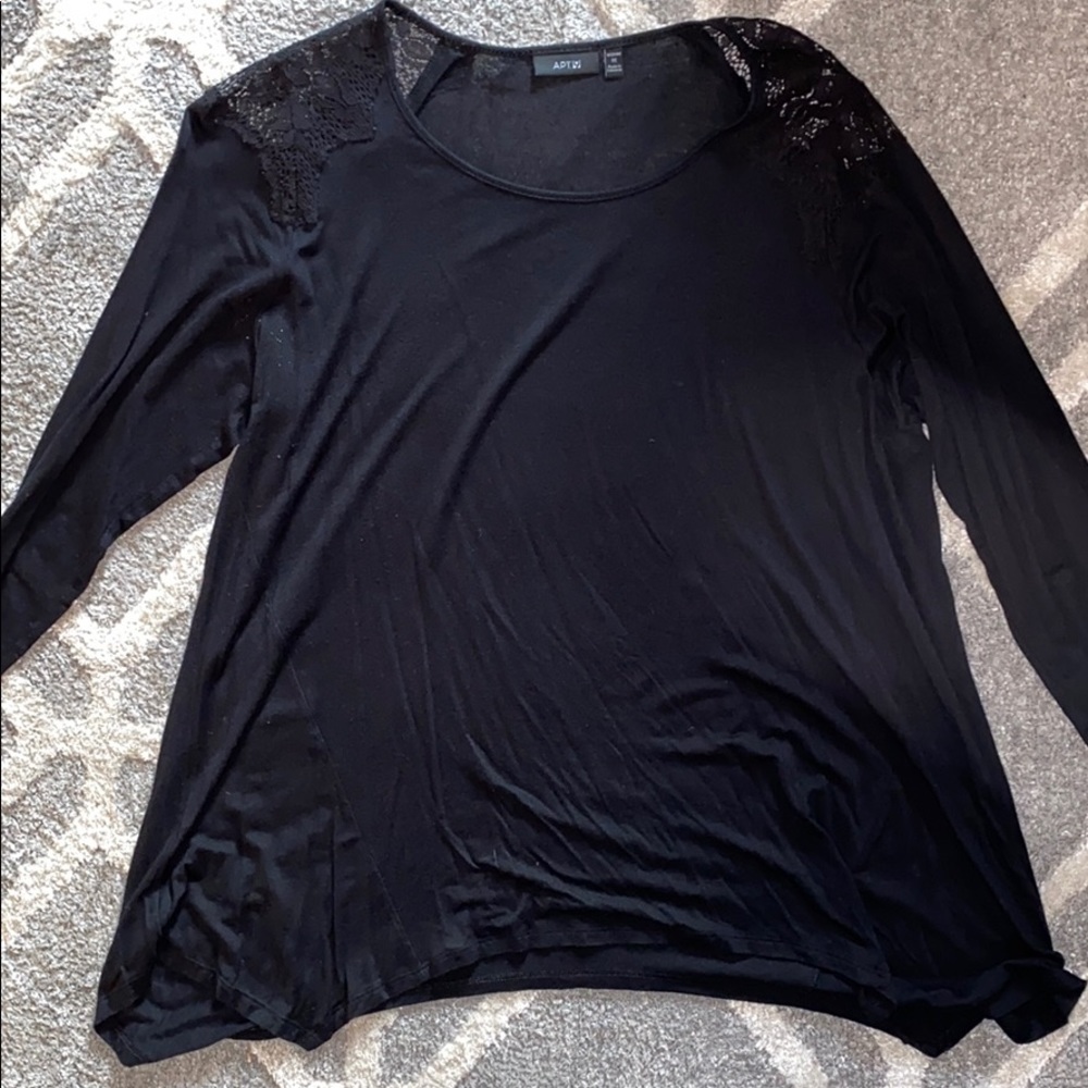 Black long sleeve 1X w/lace shoulders